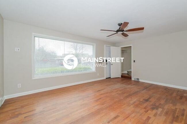 Photo - 4 Bedroom Pet-Friendly Home in PUYALLUP, WA with Main Street Renewal