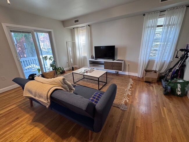 NO BROKER FEE!! CENTRAL AIR! **HUGE** 4 BED/2 BATH ALLSTON TOWNHOUSE AVAIL 9/1 - NO BROKER FEE!! CENTRAL AIR! **HUGE** 4 BED/2 BATH ALLSTON TOWNHOUSE AVAIL 9/1