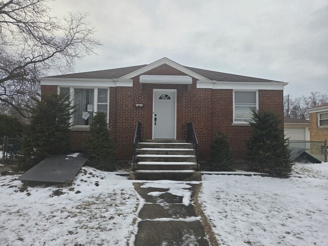 Building Photo - 70 N Laverne Ave