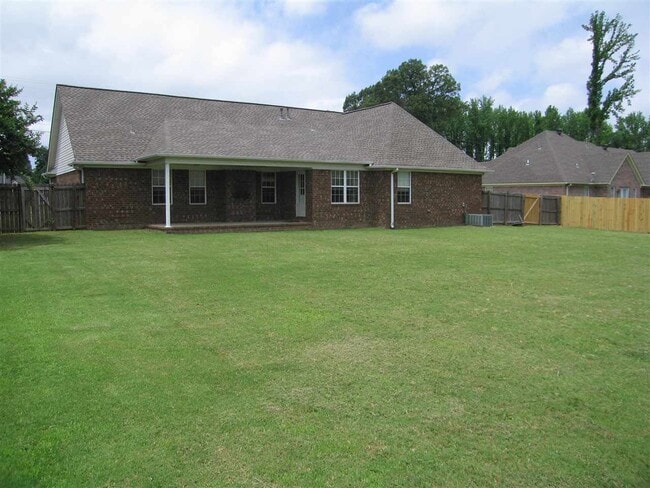 Photo - 443 Beverly Dr