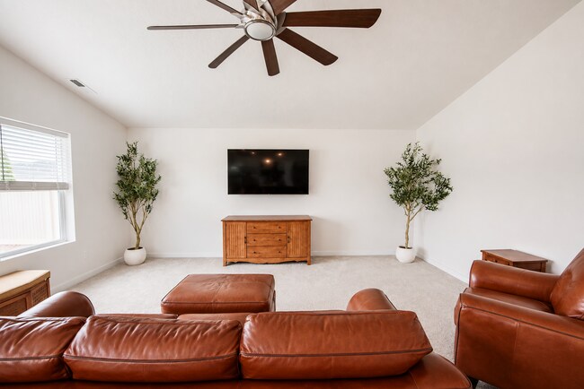 4 Bedroom, 2 Bathroom Home Near Lake Lowell