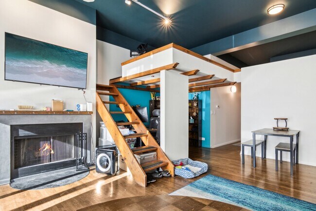 Photo - 2343 N Greenview Ave Unit 111