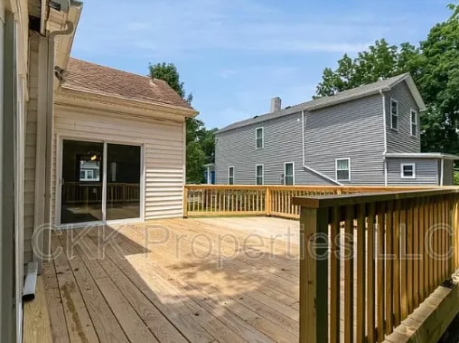 Photo - 4916 Jameson St