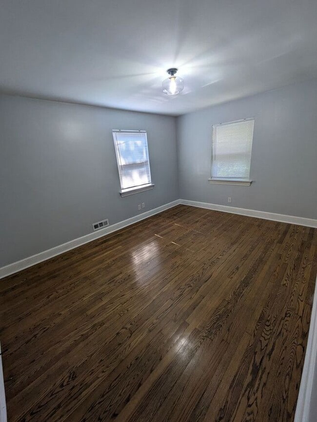 Building Photo - 2BD/1BA Duplex in Hickory Rental