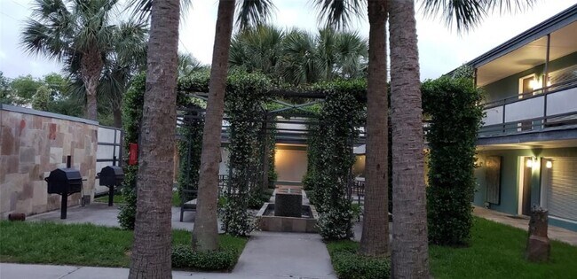 Photo - 2300 Park St