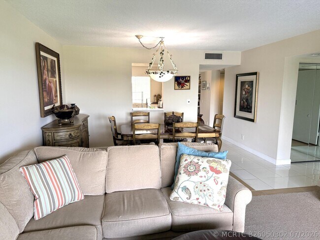7146 Huntington Ln Unidad 403