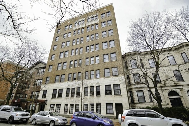 Building Photo - 823 W Lakeside Pl Unit A01C