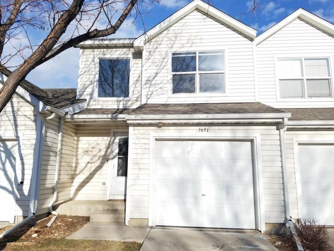 Building Photo - 1691 Oak Creek Dr