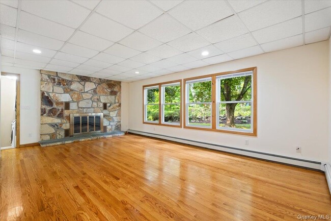 Building Photo - 272 Brewster Hill Rd Rental