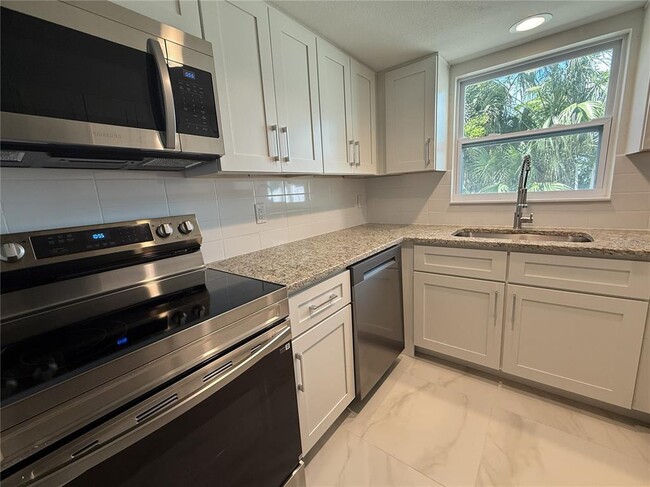 Photo - 14120 Palm St Unit 103