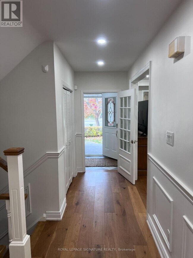 Photo - 195 Upper Canada Dr