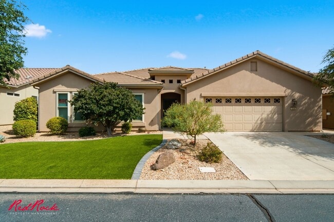 Building Photo - Gorgeous 3 Bedroom Home in SunRiver 55+ Community!