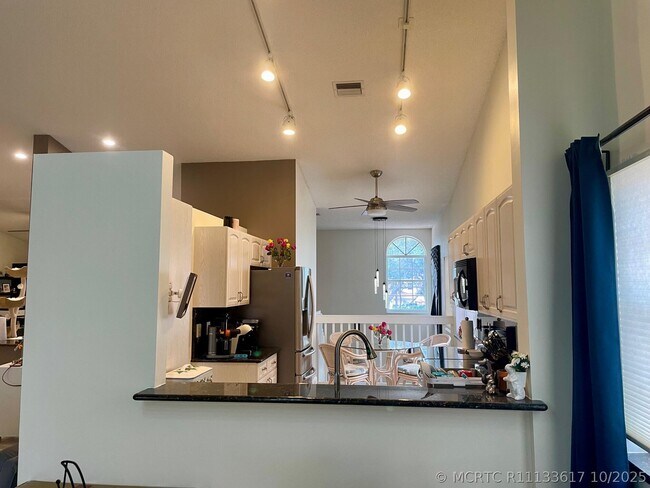 9709 Shadybrook Dr Unit 201
