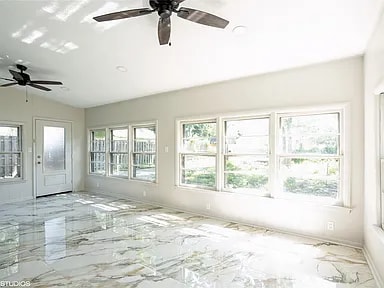 Photo - 3215 E 8th St