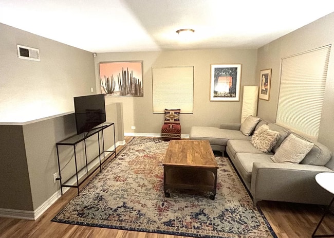 Photo - 3021 Dexter St