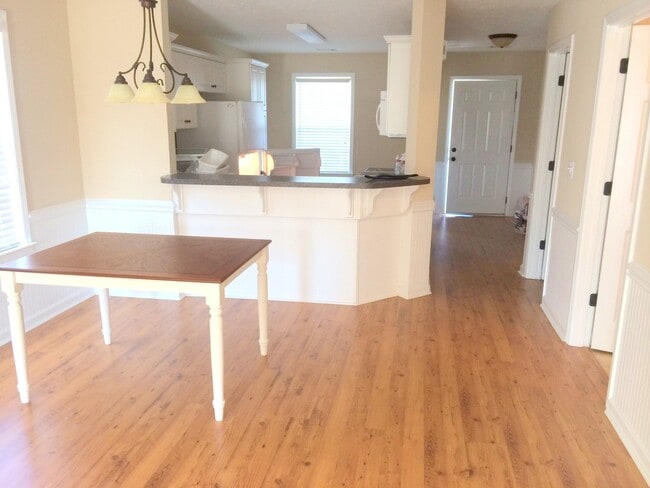 Photo - 221 Sunview Dr