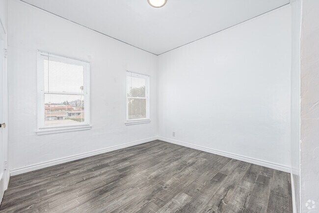 1BR, 1BA - 700SF - Bedroom