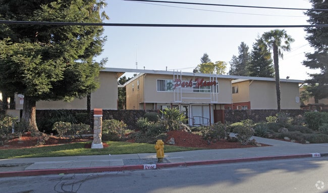 Building Photo - Park Manor Rental