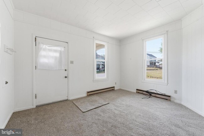 Photo - 815 N Maple Ave