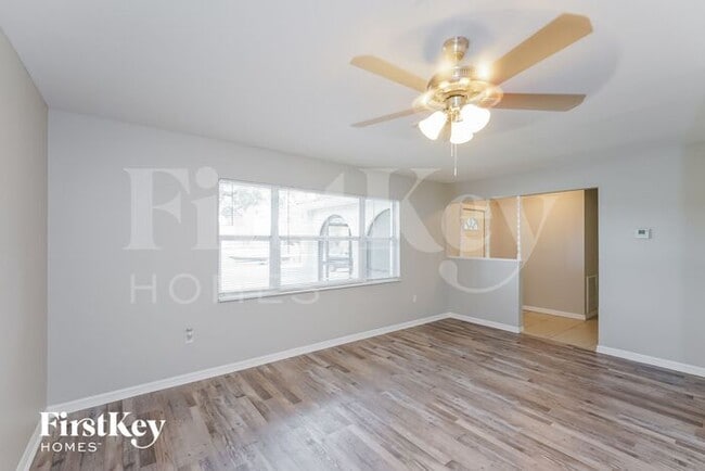 Photo - 136 Sunnyside St NW