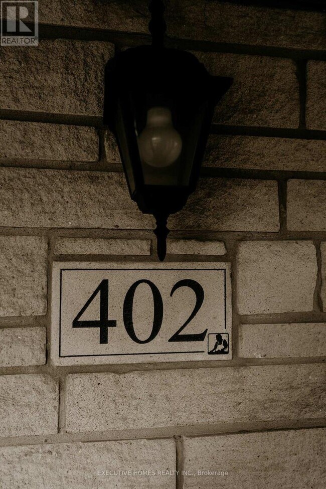 Photo - 402 Salem Rd S