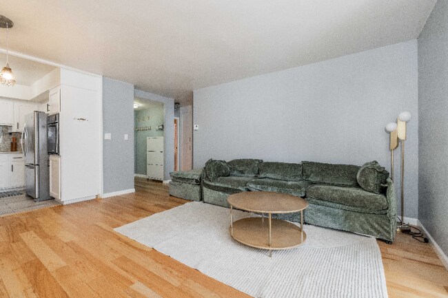 Photo - 1998 Broadway Unidad 1402