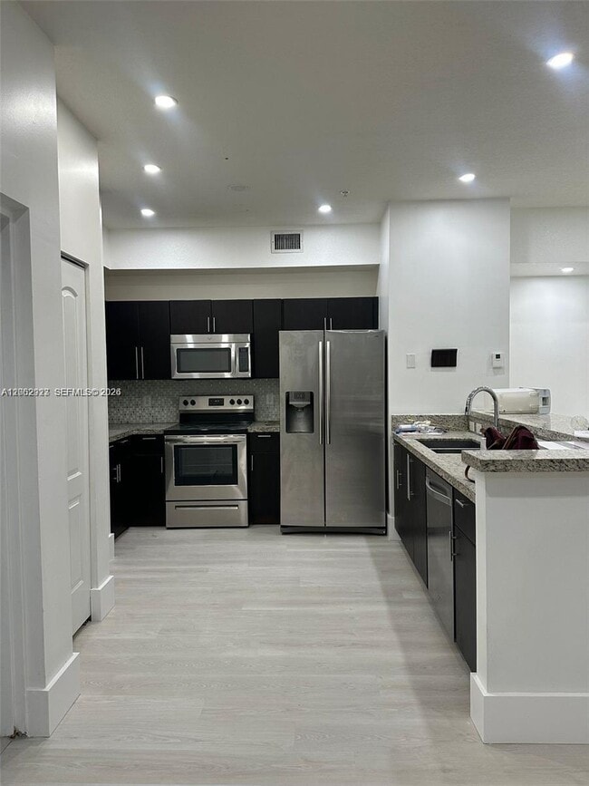 Building Photo - 7260 NW 114th Ave Unit 20710
