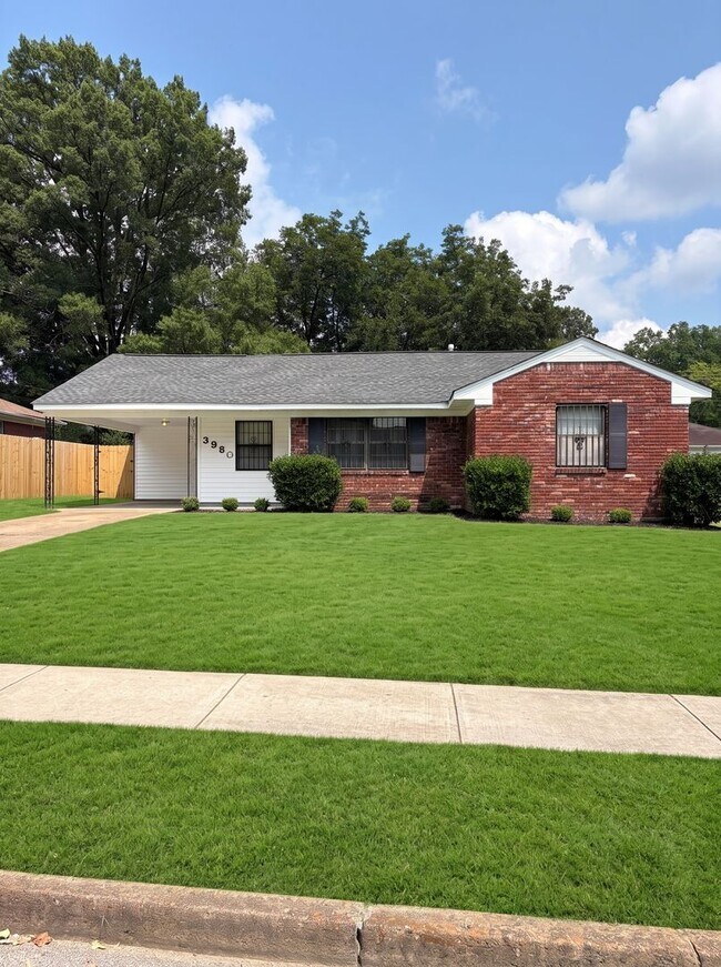 Building Photo - 3980 Renwal St