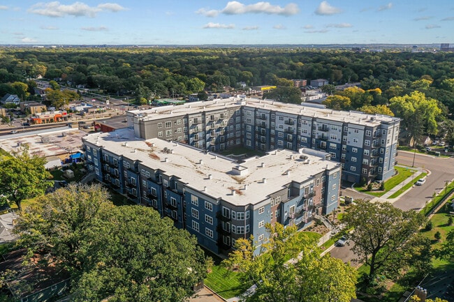 Building Photo - Novo