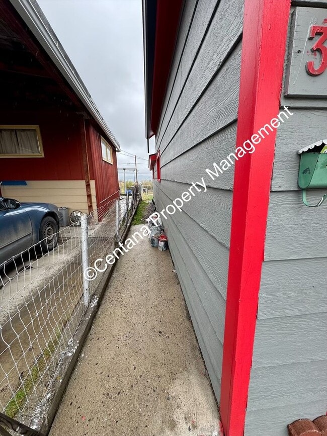Photo - 330 W Daly St