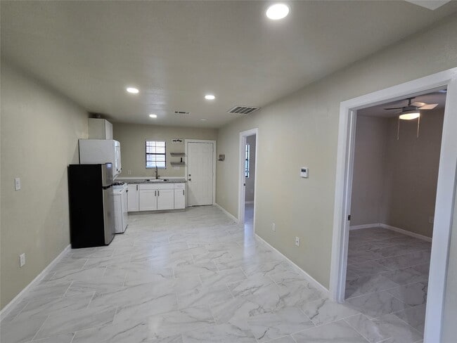 Photo - 8703 Berndale St