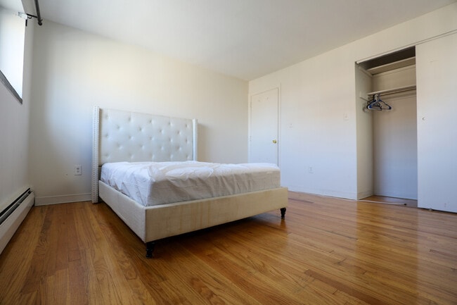 Photo - 239 Kelton St Unidad 32
