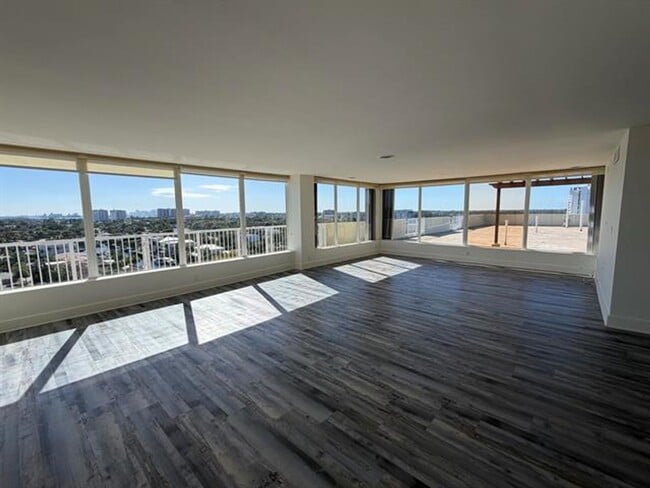 Photo - 2000 NE 135th St Unit 2000 NE 135th Street St # Ph