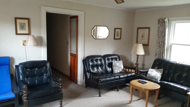 Photo - 1074 Storrs Rd