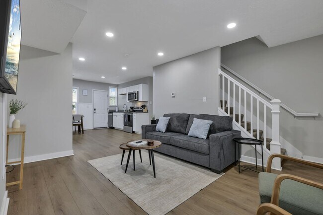 Photo - Modern 2BR Townhouse Walk to Downtown All Utilities Included