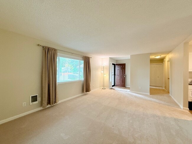 Photo - Super Cute 2 Bedroom Condo in Tigard!!! Water, Sewer and Garbage Included!!!