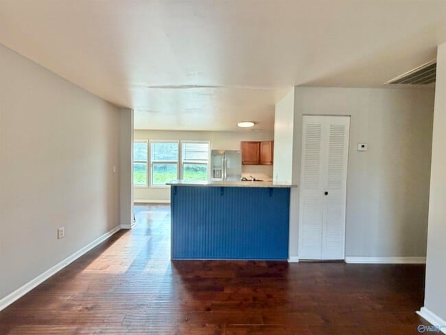 Photo - 2110 Fernbrook Dr NE