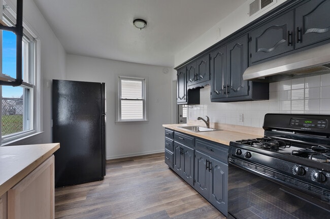 Photo - 98 N Navarre Ave