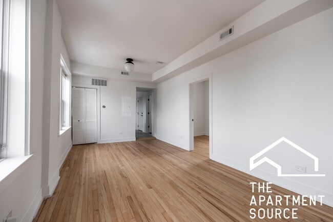 Photo - 3049 W Medill Ave Unidad 1A