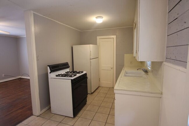 Photo - Available! 1 Bedroom 1 Bathroom Apartment close to Downtown Tyler!