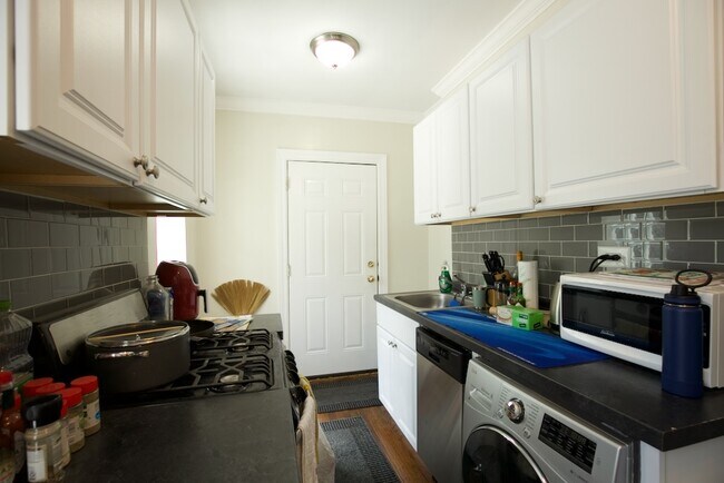 Photo - 837 W Cornelia Ave Unit S2