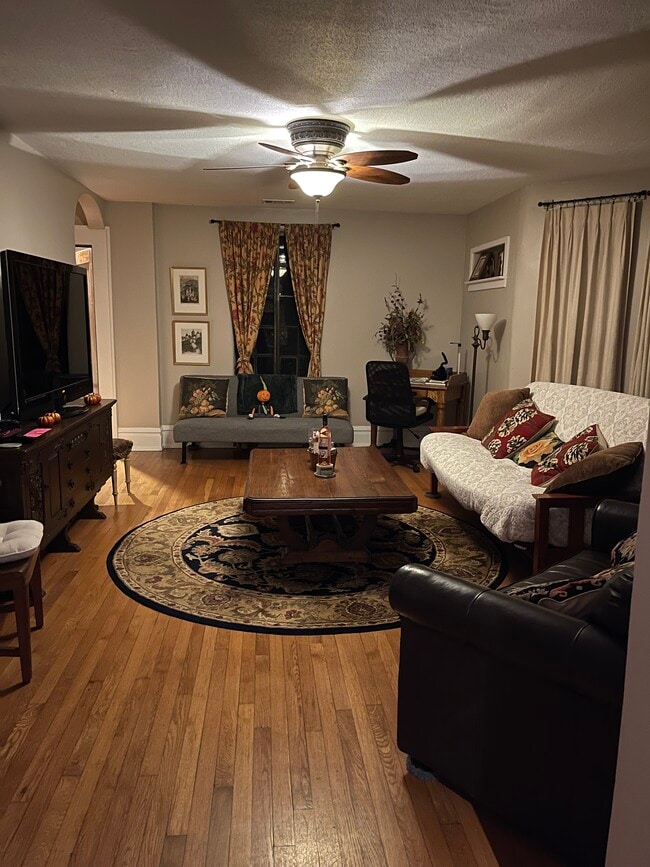 Photo - 450 Lake Shore Dr W Unit Apt A