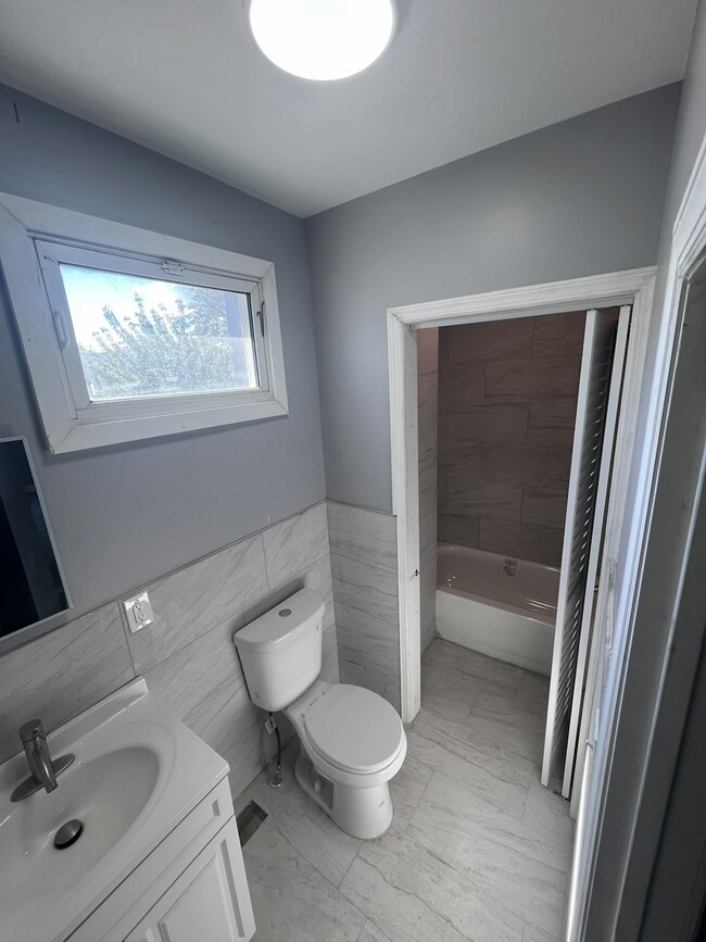 Photo - 346 Ridgeway St