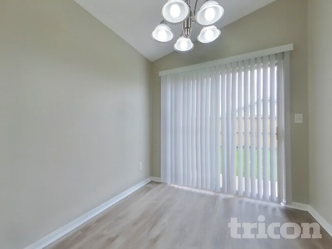 Photo - 3135 Kelling St