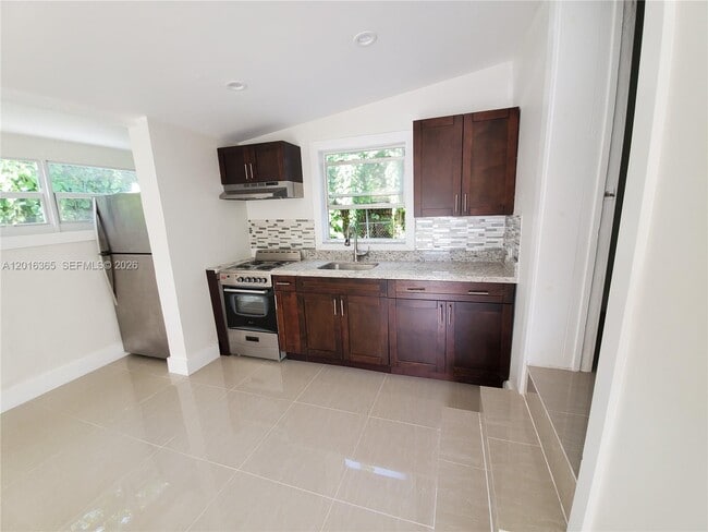 Photo - 715 Columbus Pkwy Unit R