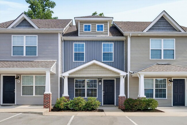 Building Photo - The Stowe Court Pet Friendly Condo for rent!