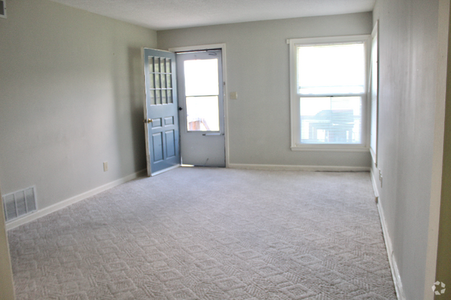 Building Photo - 211 E 11th St Rental