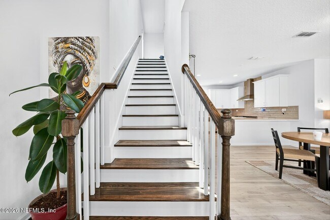 Photo - 168 Torres Trce