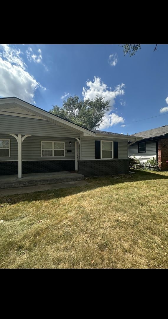 Building Photo - Remodeled 2 bedroom, 1 bath duplex with co... Rental