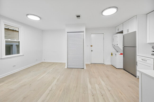 Photo - 3037 N Southport Ave Unit 2R